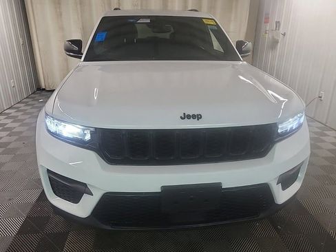 Used 2023 Jeep Grand Cherokee Altitude AWD/4WD image 6