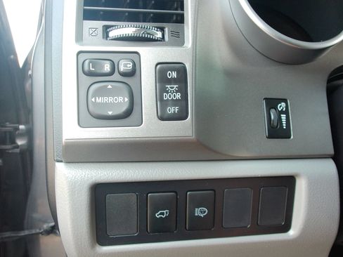 Used 2014 Toyota Sequoia Limited RWD image 27