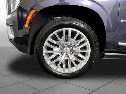 Used 2025 GMC Yukon XL Denali w/ Sun & Power Step Package AWD/4WD image 11