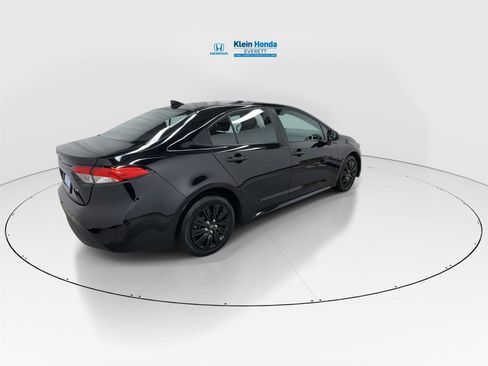 Used 2024 Toyota Corolla LE FWD image 2