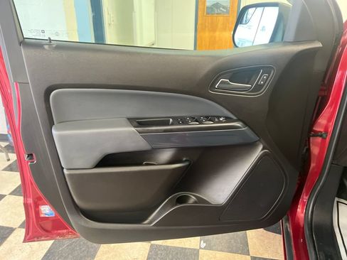 Used 2018 Chevrolet Colorado Z71 AWD/4WD image 37