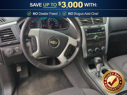 Used 2011 Chevrolet Traverse LT FWD image 17