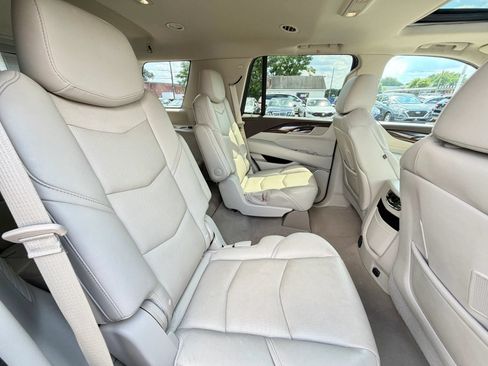 Used 2017 Cadillac Escalade Luxury AWD/4WD image 57