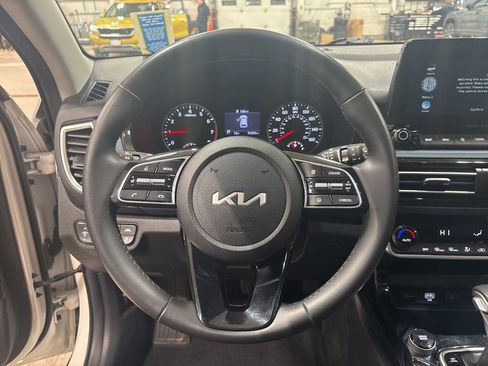 Used 2022 Kia Seltos Nightfall Edition image 10