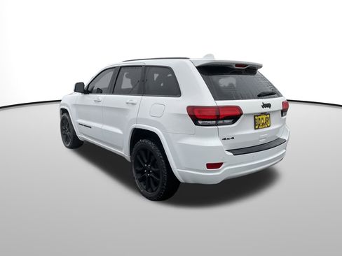 Used 2020 Jeep Grand Cherokee Altitude image 6