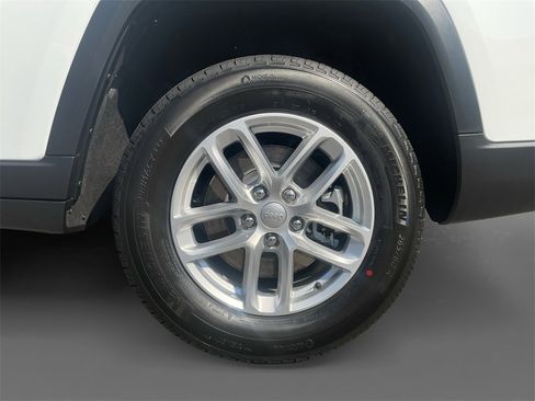 New 2025 Jeep Grand Cherokee L Laredo w/ Luxury Tech Group I image 10