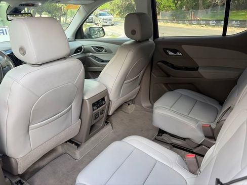 Used 2018 Chevrolet Traverse LT FWD image 8