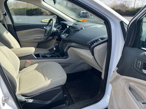 Used 2017 Ford Escape SE w/ Equipment Group 201A image 9