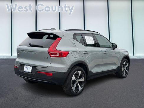 Certified 2025 Volvo XC40 B5 Plus AWD/4WD image 4