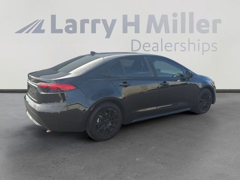Used 2020 Toyota Corolla LE FWD image 5