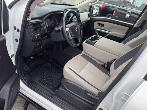 Used 2024 Nissan Titan SV w/ Accessory Utility Package image 10