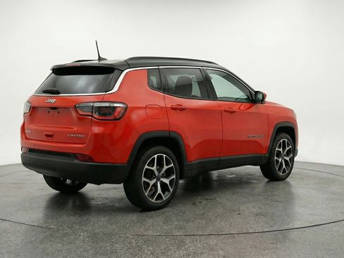 Used 2025 Jeep Compass Limited AWD/4WD image 9
