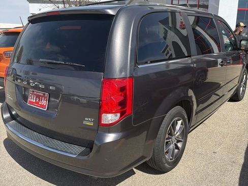 Used 2017 Dodge Grand Caravan SXT image 4