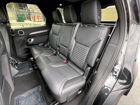Used 2025 Land Rover Discovery Dynamic SE AWD/4WD image 19