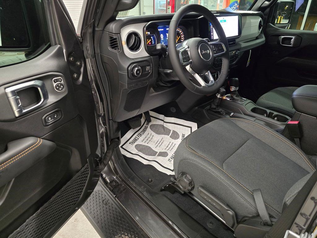 New 2025 Jeep Wrangler Unlimited Sahara AWD/4WD image 15