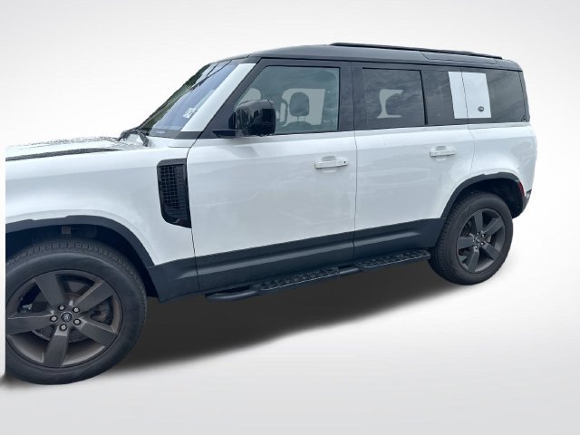 Used 2022 Land Rover Defender 110 S AWD/4WD image 2