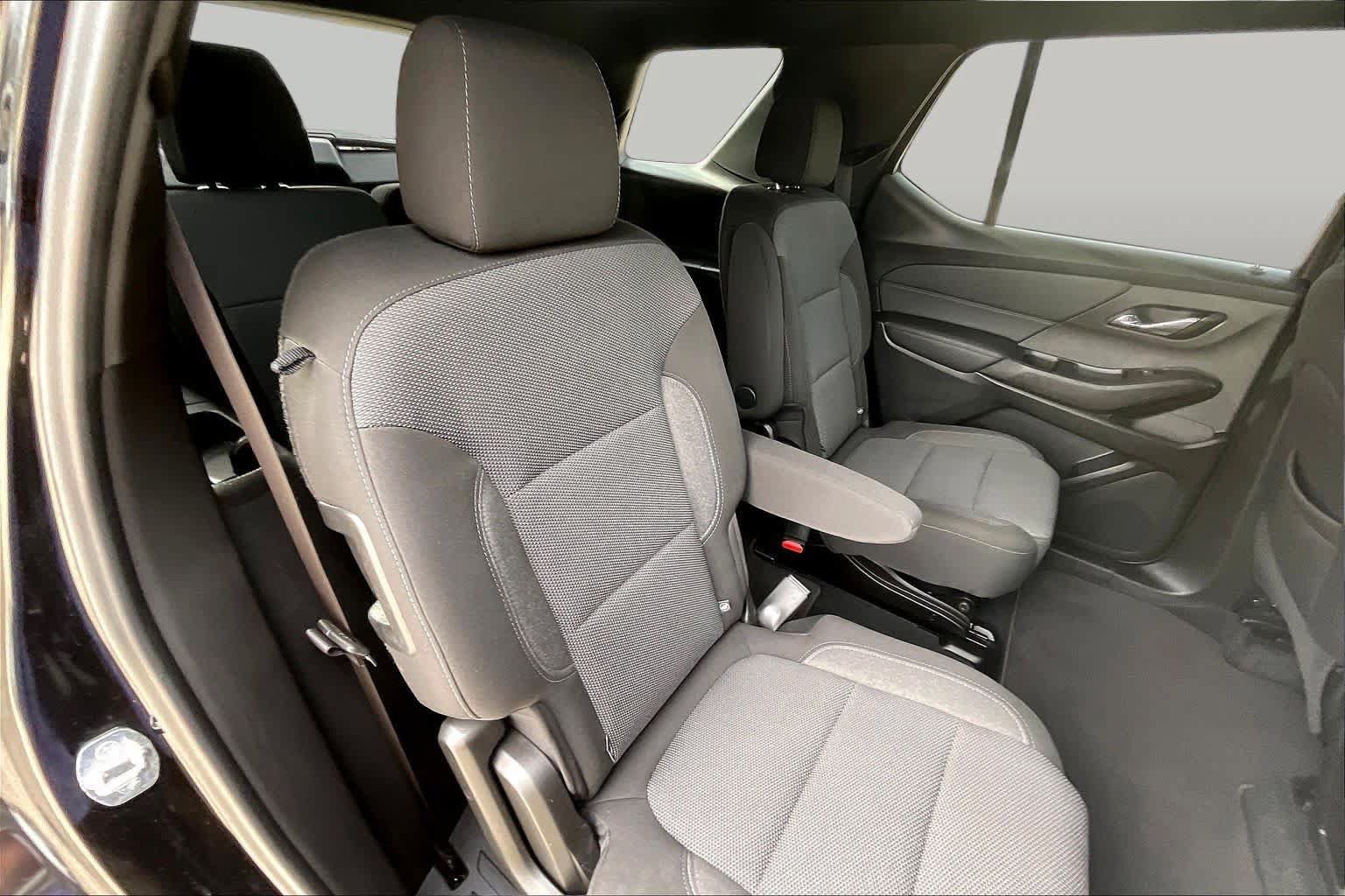 Used 2022 Chevrolet Traverse LT FWD image 18