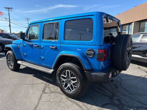 Used 2025 Jeep Wrangler Unlimited Sahara w/ Safety Group AWD/4WD image 8