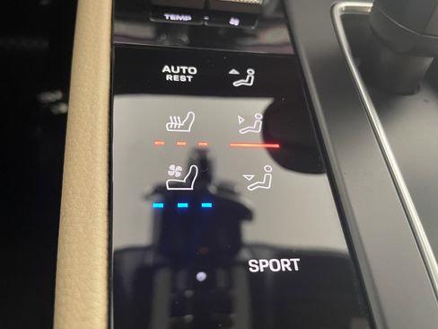 Used 2025 Porsche Macan image 23