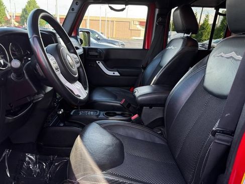 Used 2015 Jeep Wrangler Unlimited Sahara AWD/4WD image 6