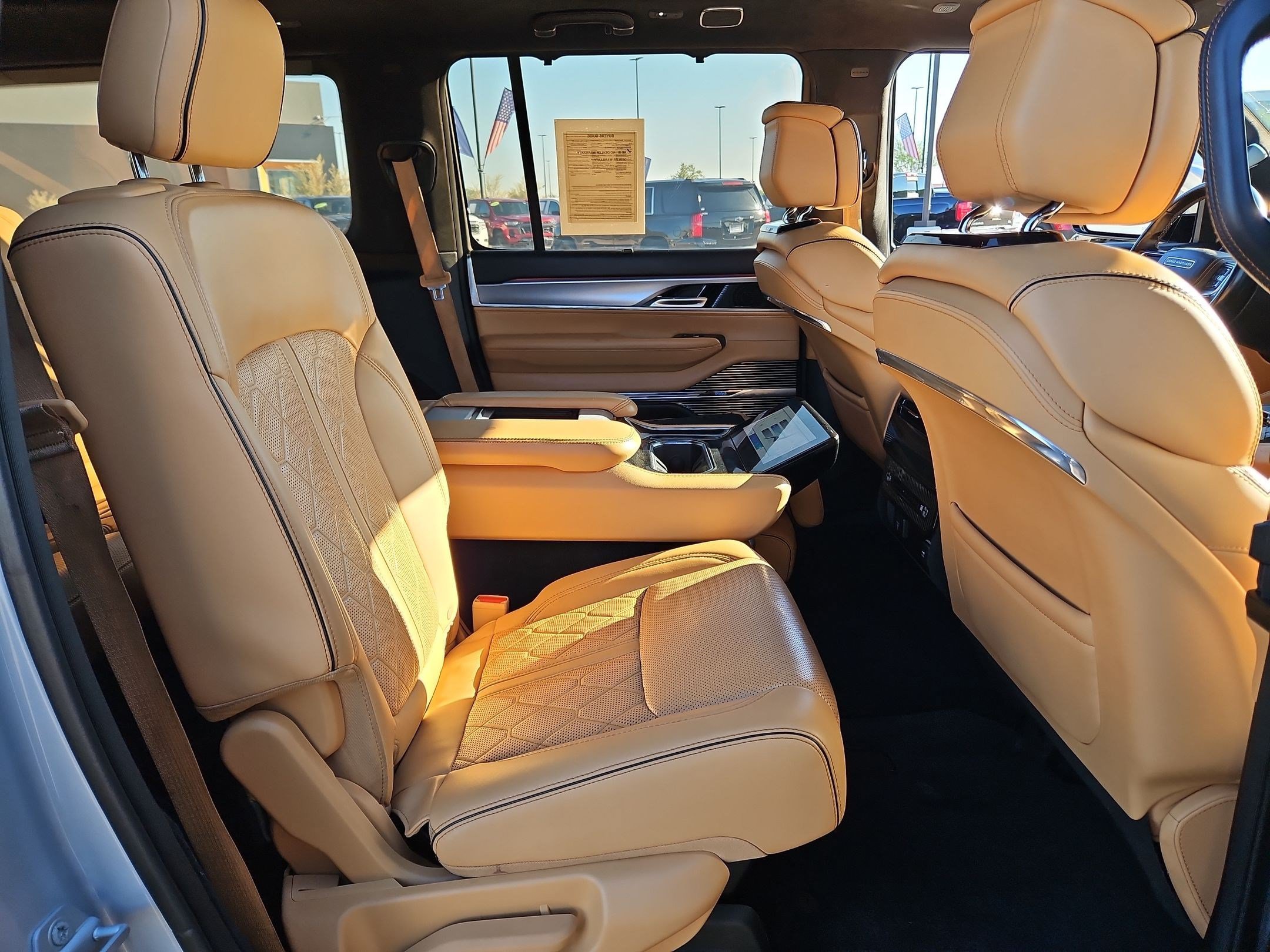 Used 2022 Jeep Grand Wagoneer Series III AWD/4WD image 29