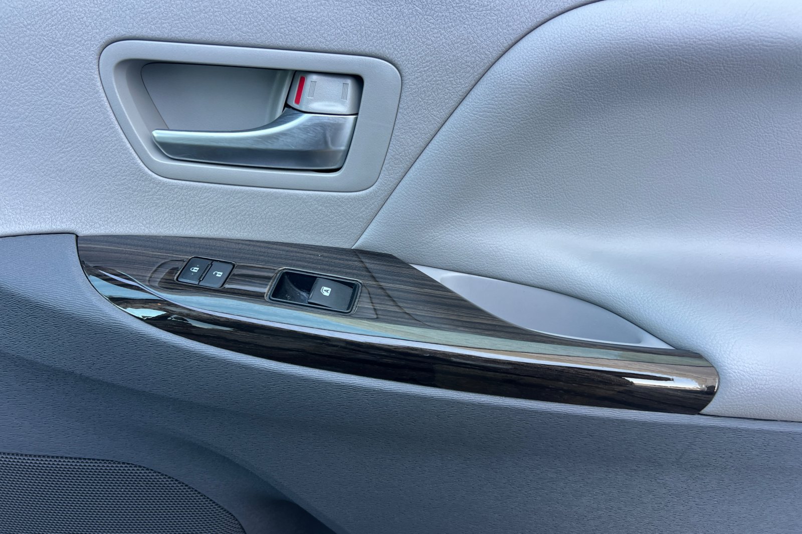 Used 2020 Toyota Sienna XLE FWD image 21