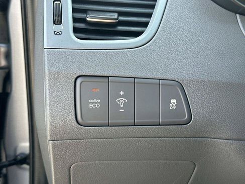 Used 2016 Hyundai Elantra SE w/ Option Group 02 FWD image 18