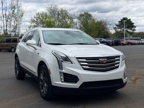 Used 2019 Cadillac XT5 Premium Luxury w/ Driver Assist Package AWD/4WD image 3