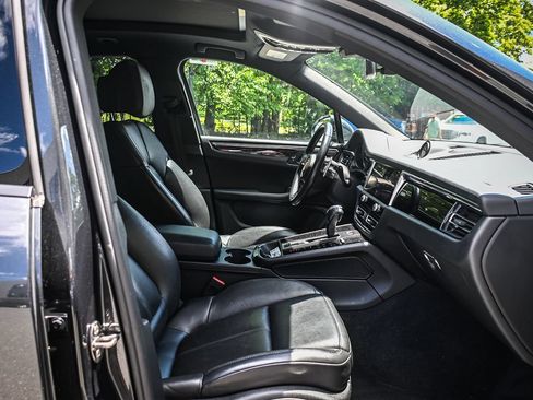 Used 2023 Porsche Macan AWD/4WD image 18