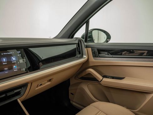New 2026 Porsche Cayenne AWD/4WD image 33