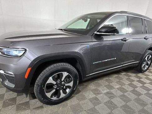 Used 2023 Jeep Grand Cherokee 4WD 4xe image 6