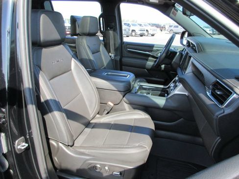 Used 2024 GMC Yukon XL Denali w/ Denali Reserve Package AWD/4WD image 28