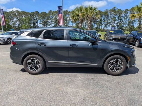 Used 2025 Kia Sportage LX FWD image 3