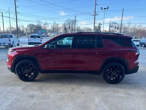 Used 2024 Chevrolet Traverse RS image 7