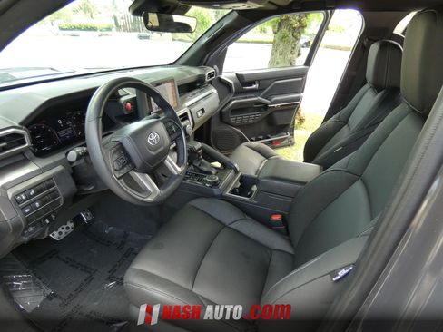 Used 2025 Toyota Tacoma TRD Sport AWD/4WD image 58