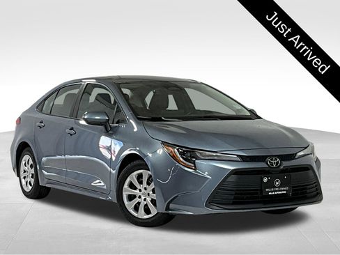 Used 2025 Toyota Corolla LE FWD image 1