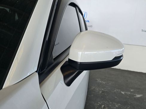 Used 2023 Honda HR-V LX image 16