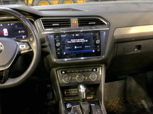 Used 2020 Volkswagen Tiguan SEL image 6