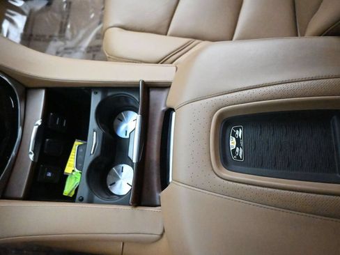 Used 2016 Cadillac Escalade Platinum AWD/4WD image 14