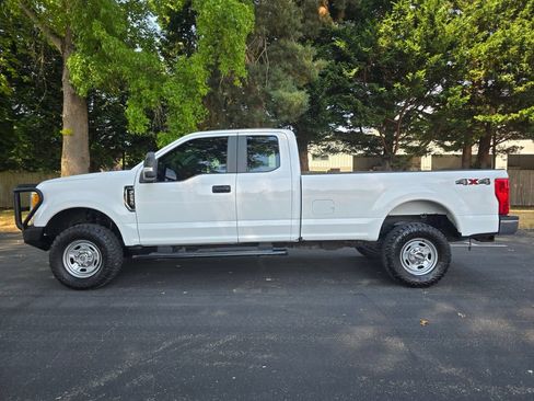 Used 2017 Ford F250 XL w/ Power Equipment Group AWD/4WD image 3