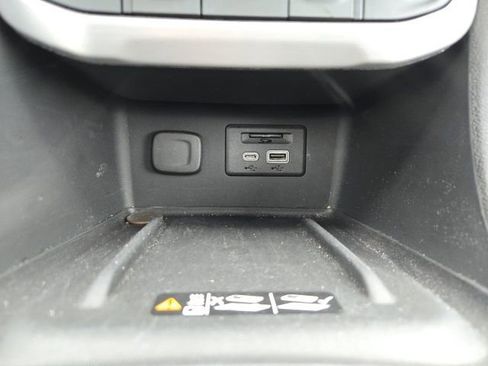 Used 2023 GMC Acadia SLT w/ Technology Package image 32