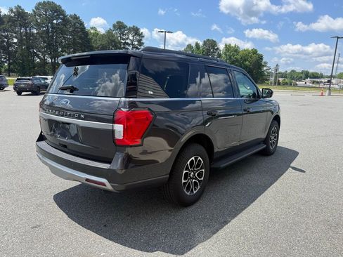 Used 2024 Ford Expedition XLT AWD/4WD image 8