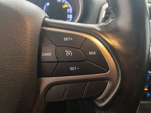 Used 2020 Jeep Grand Cherokee Laredo image 25