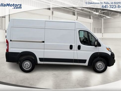 Used 2025 RAM ProMaster 2500 w/ Convenience Group FWD image 2