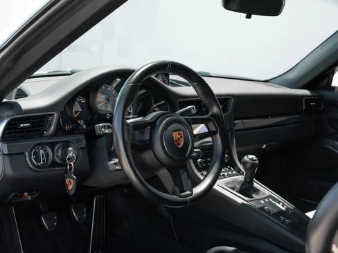 Used 2018 Porsche 911 GT3 RWD image 9