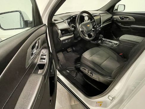 Used 2022 Chevrolet Traverse LT image 22