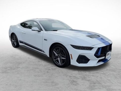 Used 2025 Ford Mustang GT Premium RWD image 2