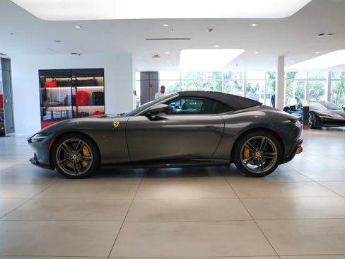 Used 2025 Ferrari Roma Spider RWD image 23