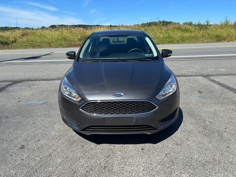 Used 2015 Ford Focus SE FWD image 2