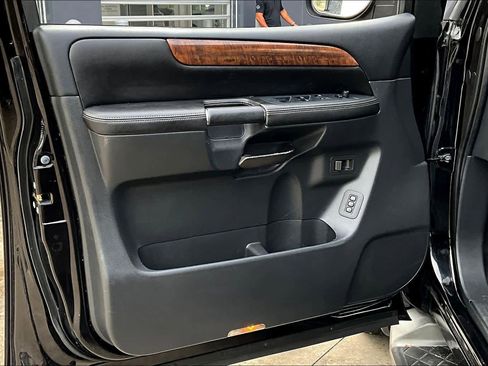 Used 2014 Nissan Armada Platinum image 20